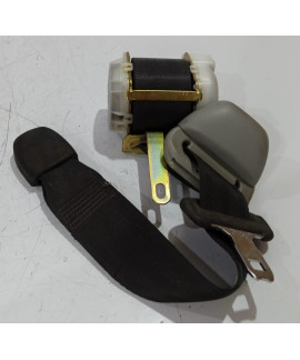 Cinto de Segurança Traseiro Direito Toyota Rav4 2001 - 2005 / H073818
