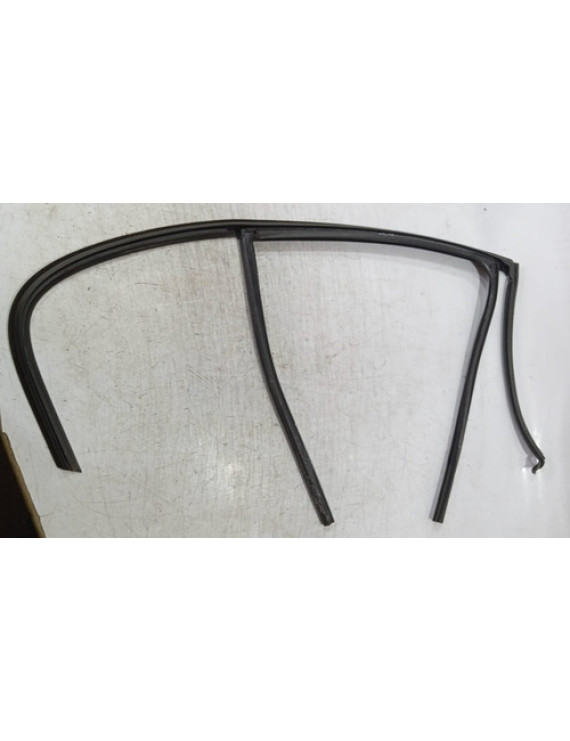Moldura Porta Traseira Esquerda Central Bmw 135i 2015 