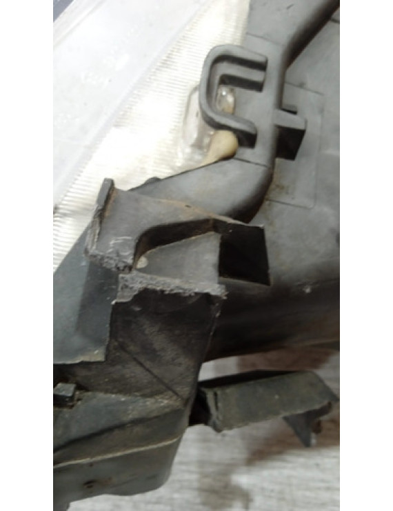 Farol Direito Peugeot 307 2001 - 2006 / Detalhe Direito