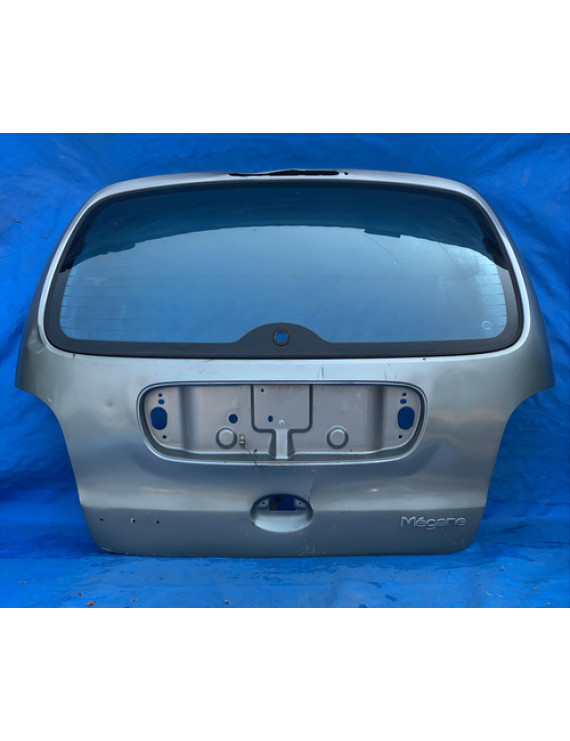 Tampa Traseira Megane 1999 A 2005 / Detalhes Prateado