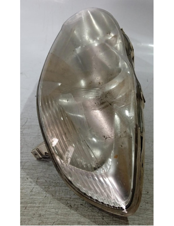Farol Esquerdo Corolla Fielder 2003 - 2008 / Detalhe