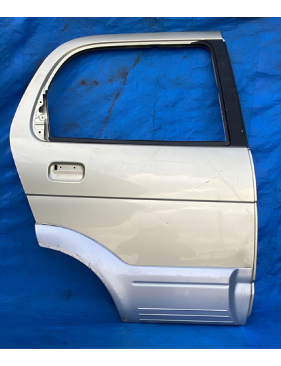 Porta Traseira Direita Daihatsu Terius 2001 A 2005 / Detalhe - Traseira - Direita - Prateado