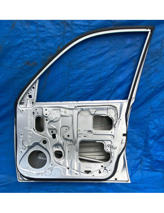 Porta Dianteira Direita Rav4 2000 Á 2005 / Detalhes