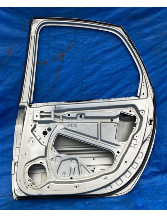 Porta Traseira Direita Xsara Picasso 2001 A 2012 Detalhe