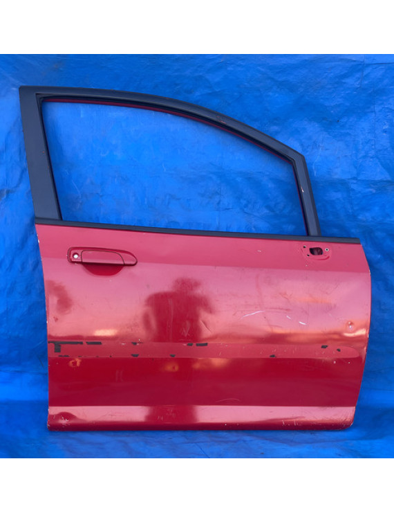 Porta Dianteira Direita Honda Fit 2003 A 2008 / Detalhe Dianteira Direita Vermelho
