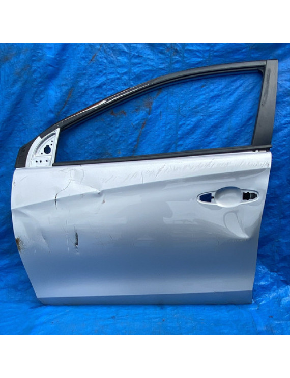 Porta Dianteira Esquerda Toyota Yaris 2019 A 2023 Avaria