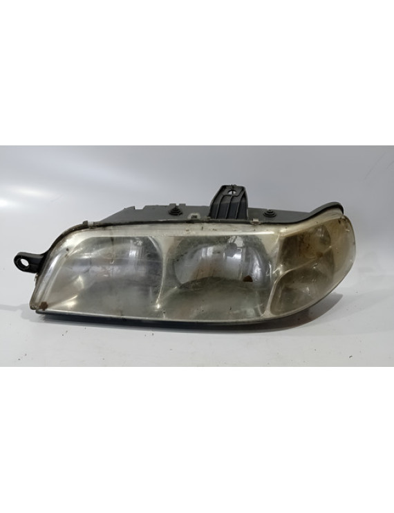Farol Esquerdo Fiat Strada 2001 2002 2003 2004 / Detalhe