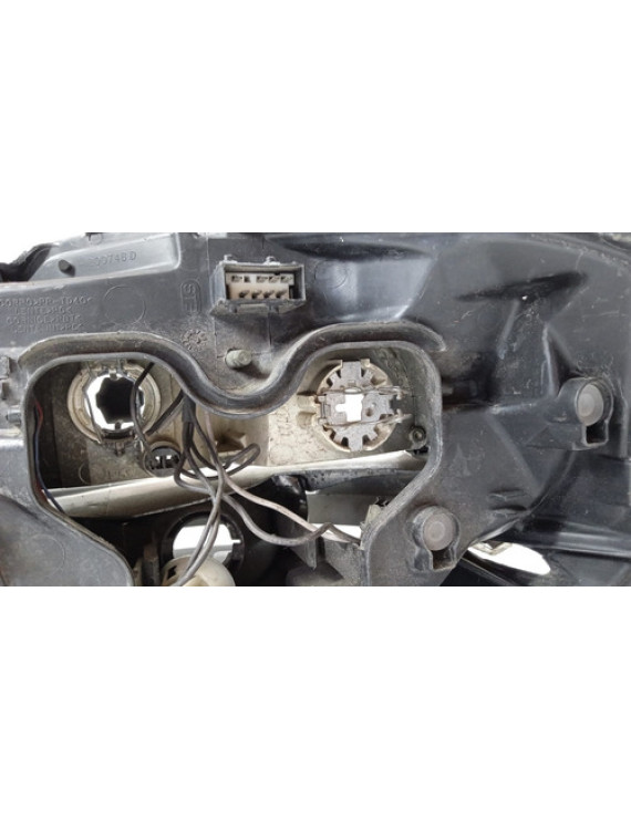 Farol Direito Citroen C3 2002 - 2010 / Detalhe