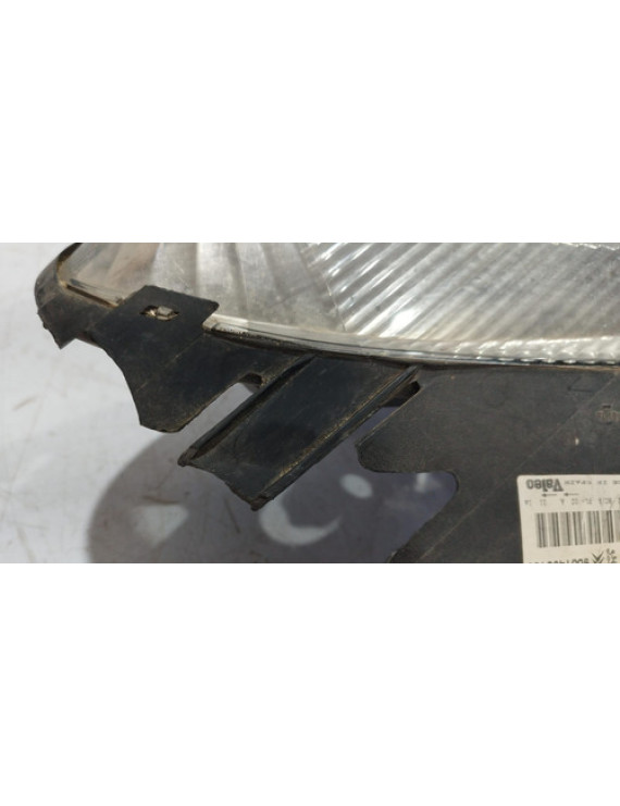 Farol Esquerdo Xsara Picasso 2006 Detalhe