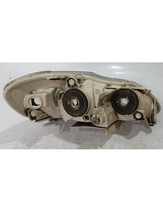 Farol Esquerdo Corolla Fielder 2003 - 2008 / Detalhe