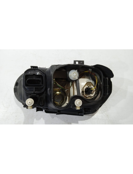 Farol Esquerdo Golf 1999 - 2006 / Detalhe