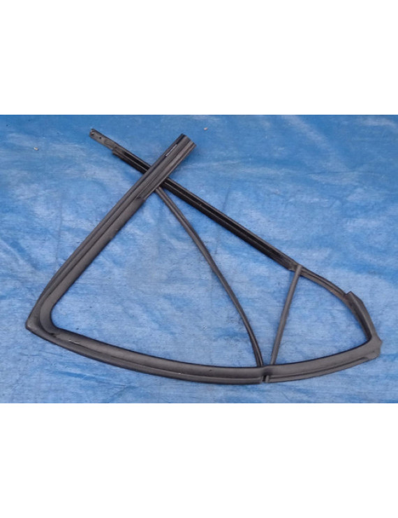 Borracha Superior Porta Traseira Esquerda J3 2010 - 2014 Preto