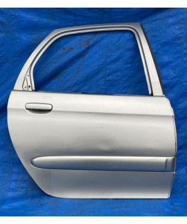 Porta Traseira Direita Xsara Picasso 2001 A 2012 Detalhe