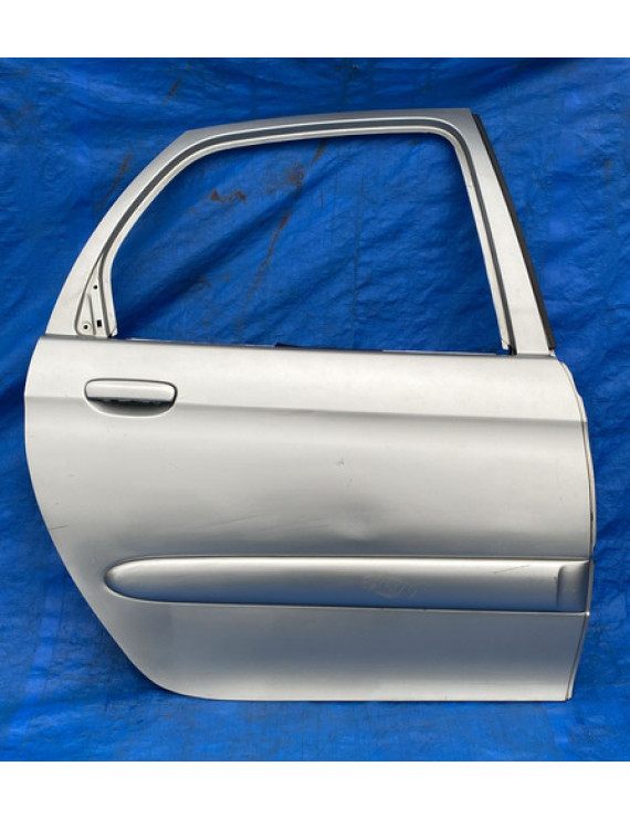 Porta Traseira Direita Xsara Picasso 2001 A 2012 Detalhe