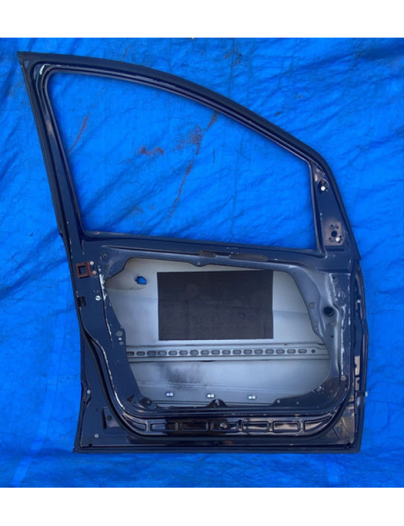 Porta Dianteira Esquerda Mercedes B200 2005 A 2011 Detalhe