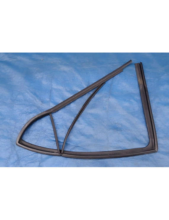 Borracha Superior Porta Traseira Esquerda J3 2010 - 2014 Preto