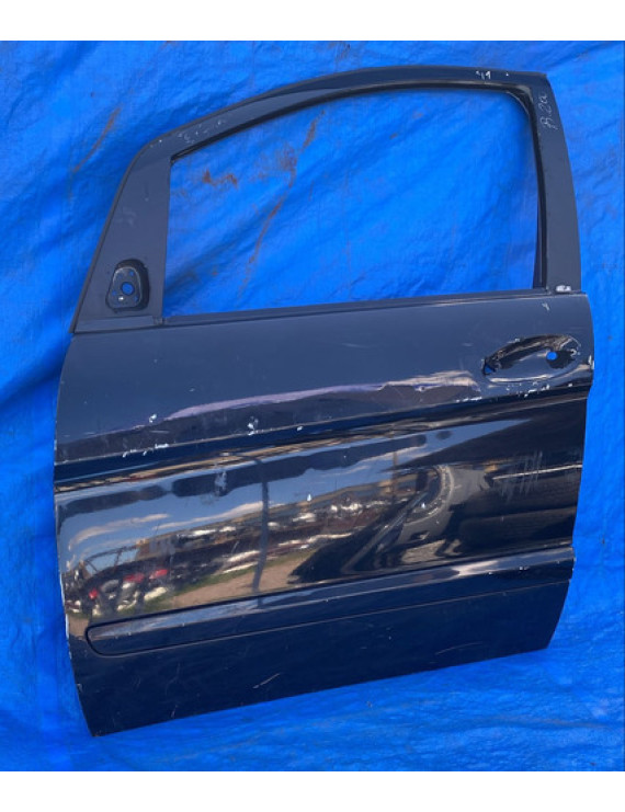 Porta Dianteira Esquerda Mercedes B200 2005 A 2011 Detalhe