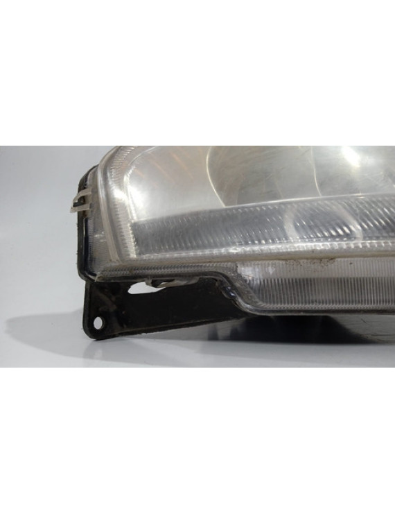 Farol Direito Citroen C3 2002 - 2010 / Detalhe