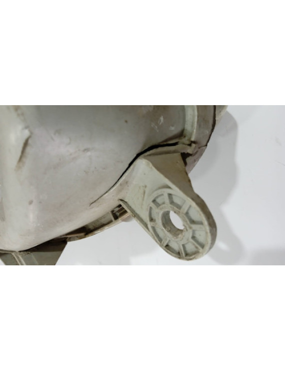 Farol Direito Kia Carnival 2001 / Avaria