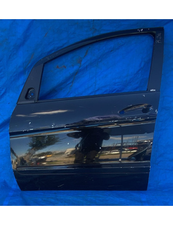 Porta Dianteira Esquerda Mercedes B200 2005 A 2011 Detalhe