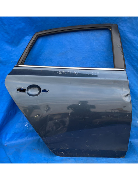 Porta Traseira Direita Sentra 2014 2015 2016 / Detalhe Preto