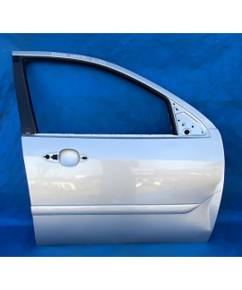 Porta Dianteira Direita Focus 2000 A 2006 / Avaria Prateado