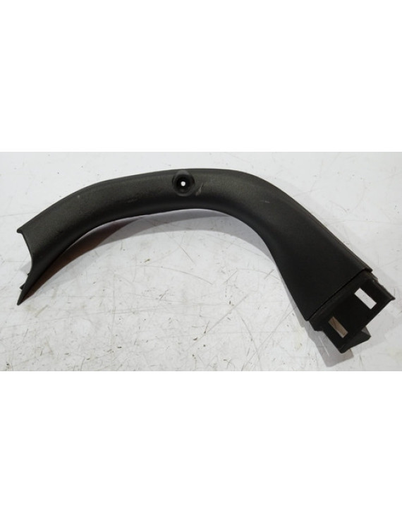 Moldura Superior Direita Tampa Traseira Bmw 135 2015