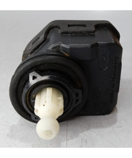 Motor Regulador Esquerdo Farol Up 2012 - 2017 8l0941295b