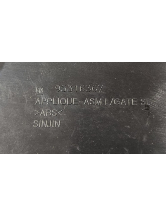 Moldura Esquerda Aerofólio Tracker 2013 - 2018