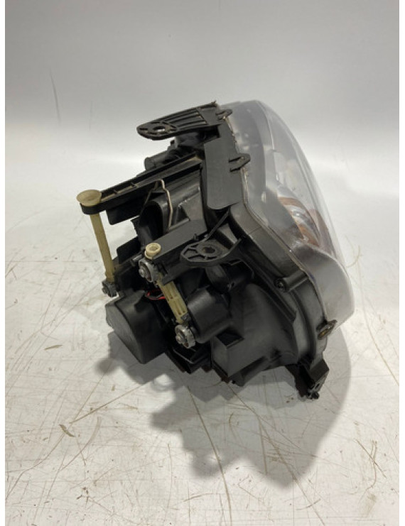 Farol Direito Amarok 2011 2012 2013 2014 / Detalhe