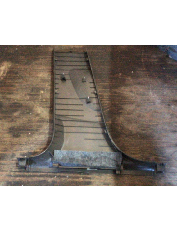 Acabamento Inferior Coluna Dir. Audi Q3 15 8u086724 Marron