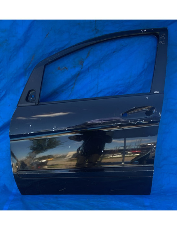 Porta Dianteira Esquerda Mercedes B200 2005 A 2011 Detalhe - Dianteira - Esquerda - Preto