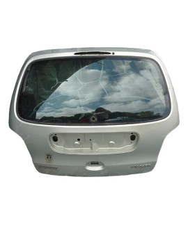 Tampa Traseira Megane Scenic 2000 - 2005 Detalhes Prata Tampa Traseira Megane Scenic 2000 - 2005 Detalhes Prata