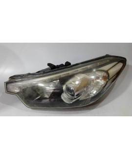 Farol Esquerdo Kia Cerato 2014 - 2018 / Detalhes