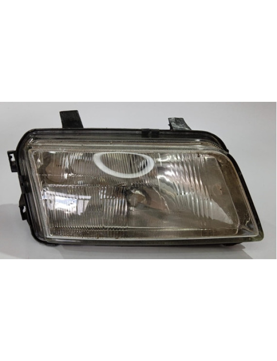 Farol Direito Audi A4 1997 / Detalhe