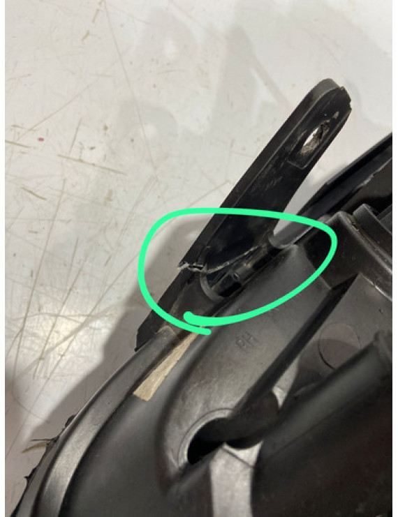 Farol Direito Amarok 2011 2012 2013 2014 / Detalhe
