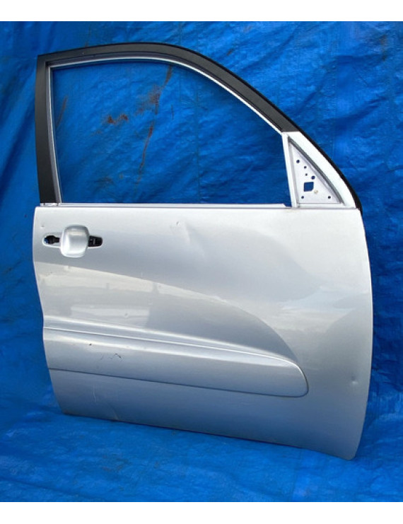 Porta Dianteira Direita Rav4 2000 Á 2005 / Detalhes