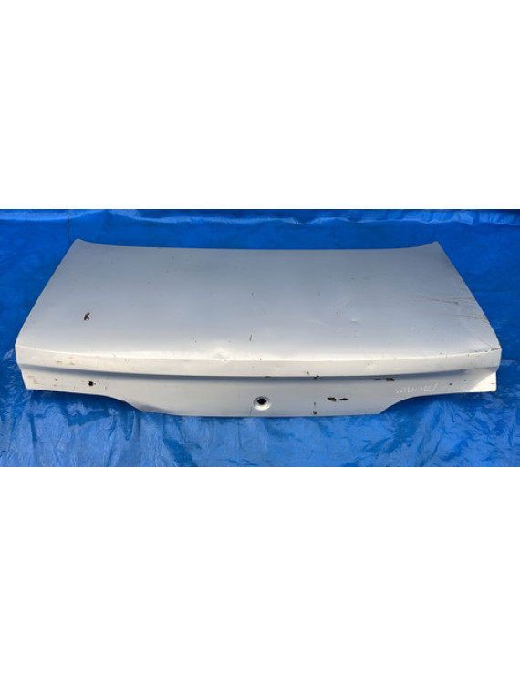 Tampa Traseira Ford Taurus Sedan 1994 1995 / Detalhe Prateado