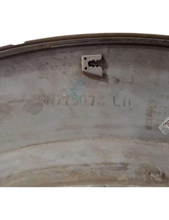 Moldura Traseira Esquerda Airtrek 2008 Mn175073 Detalhe Cinza-escuro