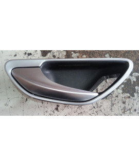 Maçaneta Interna Dianteira Esquerda Mercedes C180 C300 2018