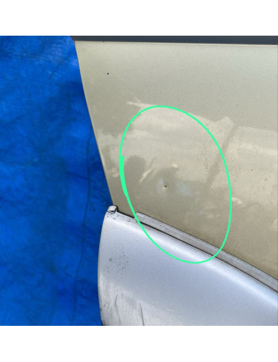 Porta Traseira Direita Daihatsu Terius 2001 A 2005 / Detalhe