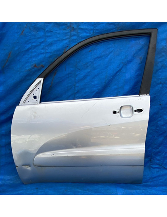 Porta Dianteira Esquerda Rav4 2000 Á 2005 / Detalhe