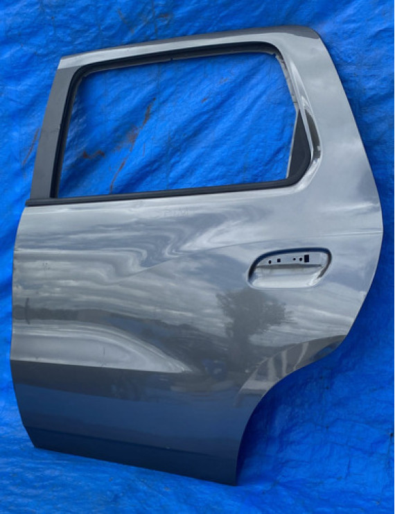 Porta Traseira Esquerda Chevrolet Spin 2012 A 2020 / Detalhe