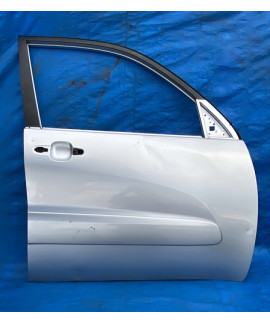 Porta Dianteira Direita Rav4 2000 Á 2005 / Detalhes - Dianteira - Direita - Prateado