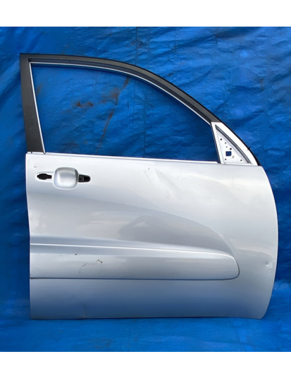 Porta Dianteira Direita Rav4 2000 Á 2005 / Detalhes - Dianteira - Direita - Prateado