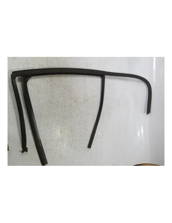 Moldura Porta Traseira Esquerda Central Bmw 135i 2015