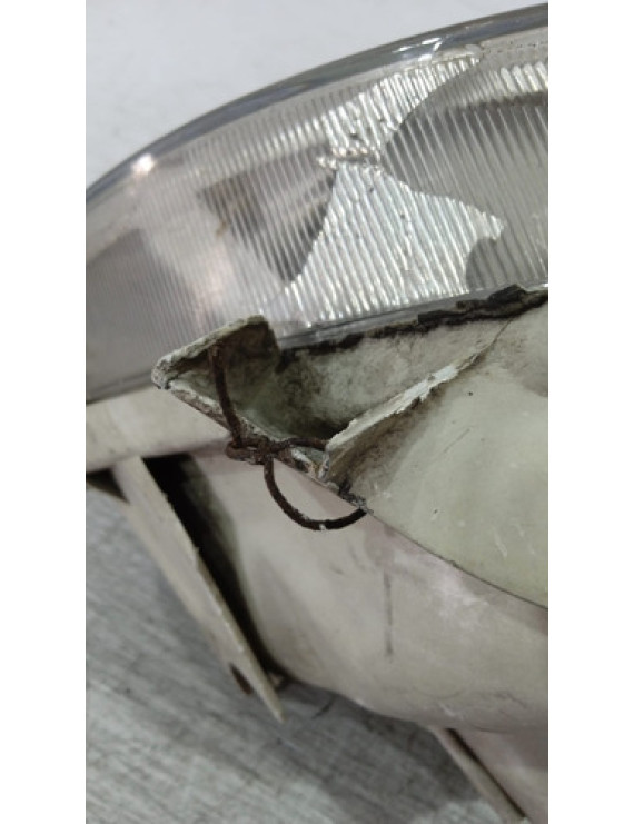 Farol Direito Corolla Fielder 2003 - 2008 / Detalhe