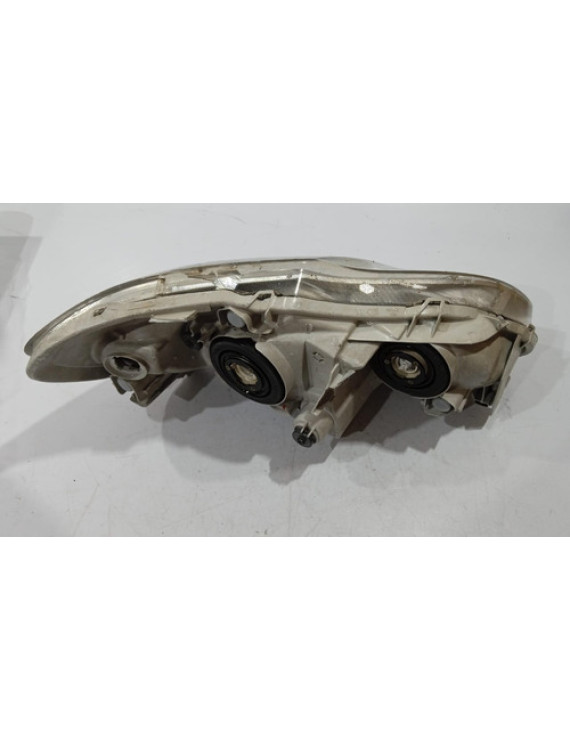 Farol Esquerdo Corolla Fielder 2003 - 2008 / Detalhe