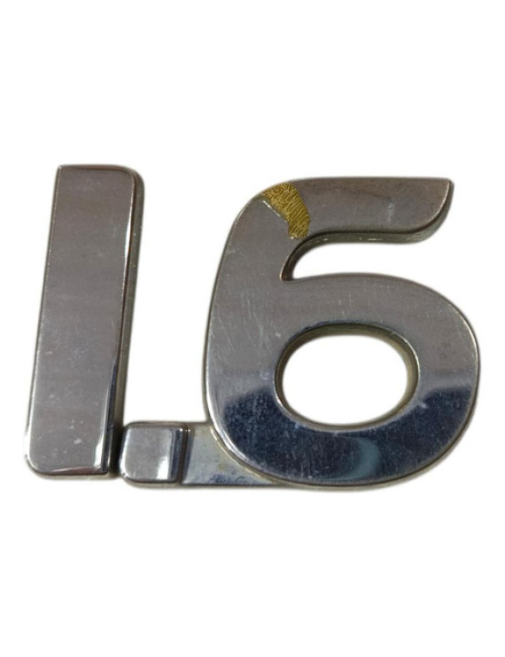 Emblema 1.6 Tampa Traseira Sandero 2008 - 2012 Prateado