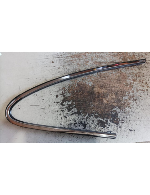 Moldura Externa Porta Traseira Direita Mercedes C300 2018
